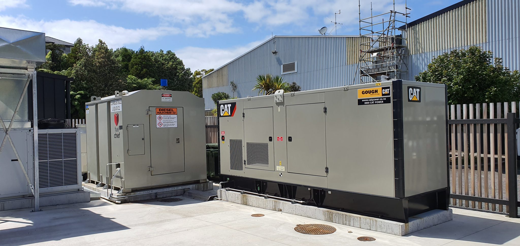 Fuelchief DCD100 Fuel Tank Image with CAT Generator